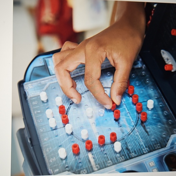 Hasbro new in box Classic portable Battleship Board Game - Picture 6 of 6